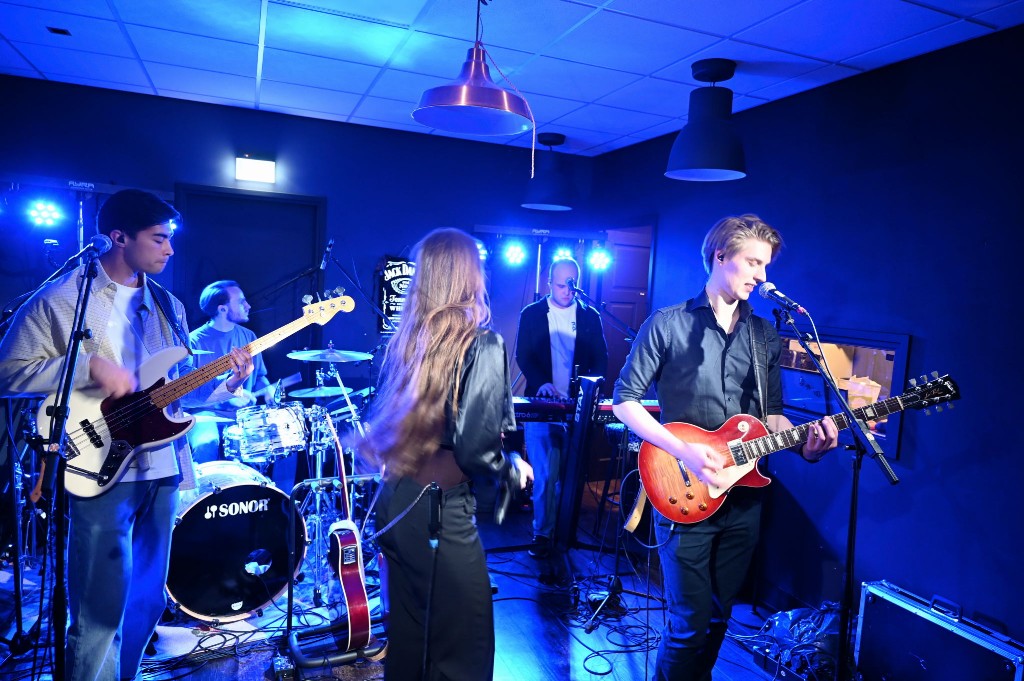 ../Images/10 jaar Ro's Barbershop 093.jpg